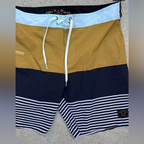 Men's Dark Seas Board Shorts Multicolor 32 Surf Beach Shred Swim Zip Tropical - Picture 3 of 13